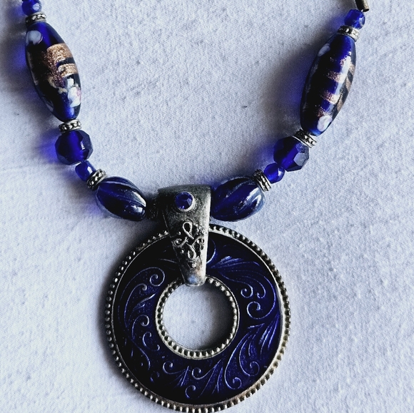 VINTAGE AZUL GLASS PENDANT NECKLACE - Picture 4 of 15